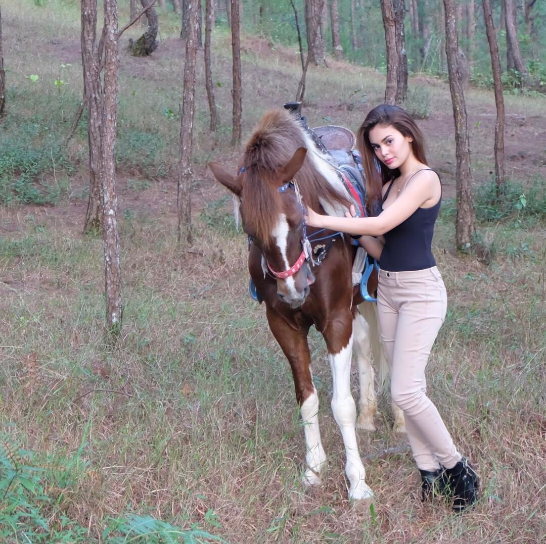 Ivana-Alawi-with-her-Horse.jpeg